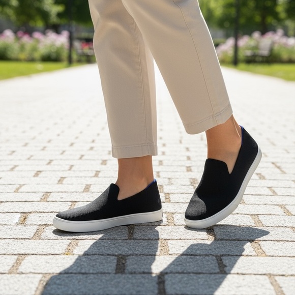 Rothy's Black Slip-On shoes woman’s size 7 (b122)